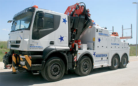 Grua per remolcar vehicles de gran tonelatge