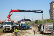 Rescate trailer volcado en la vía del tren en Manresa