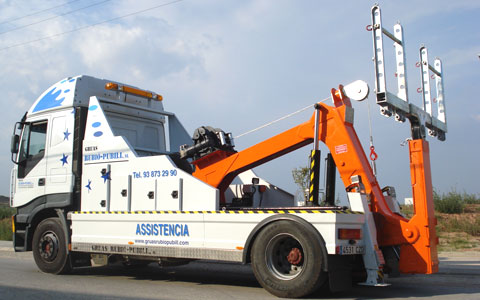 Grua forquilla per remolcar vehicles sobredimensionats